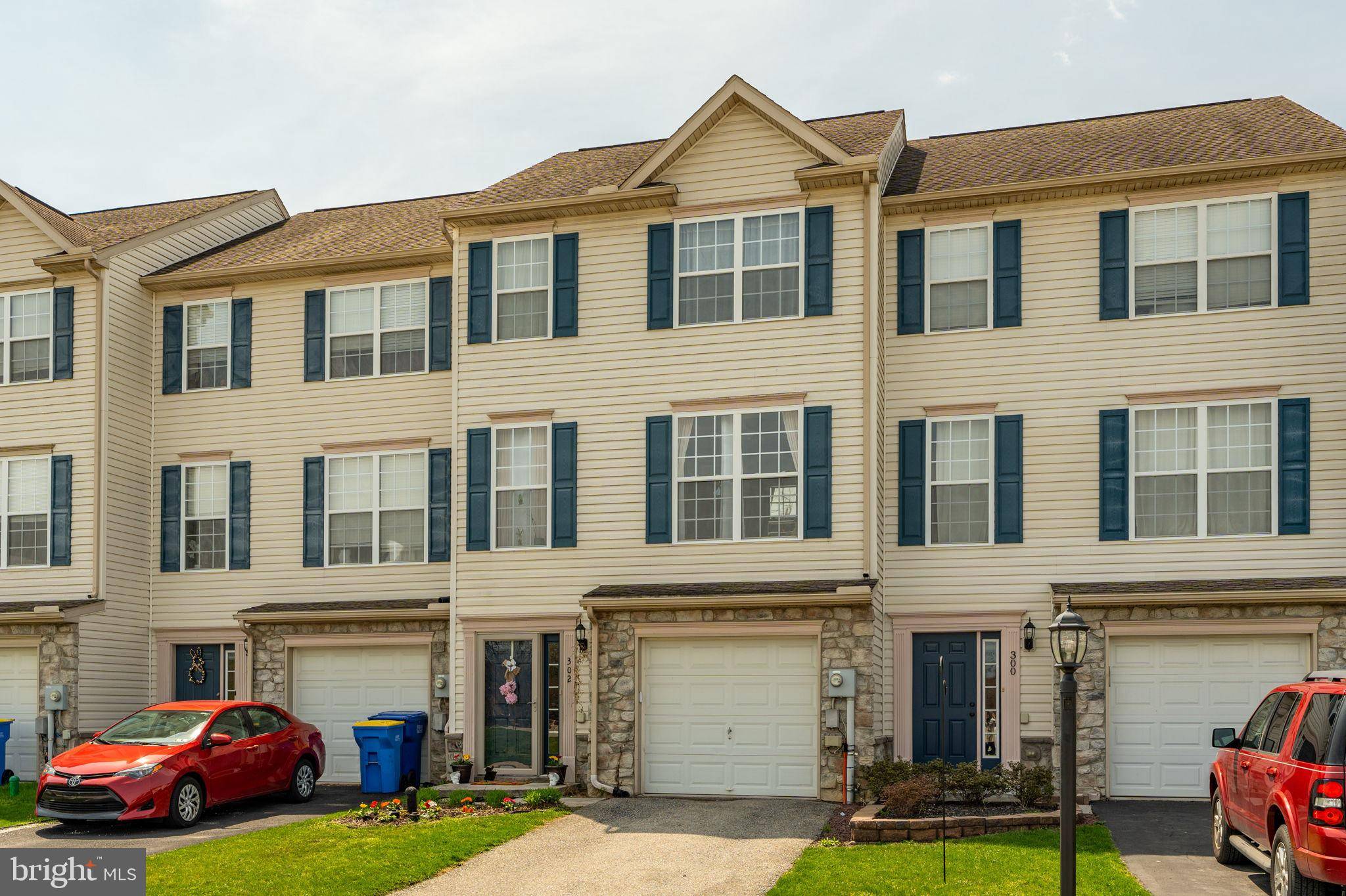 York, PA 17408,302 MESA LN