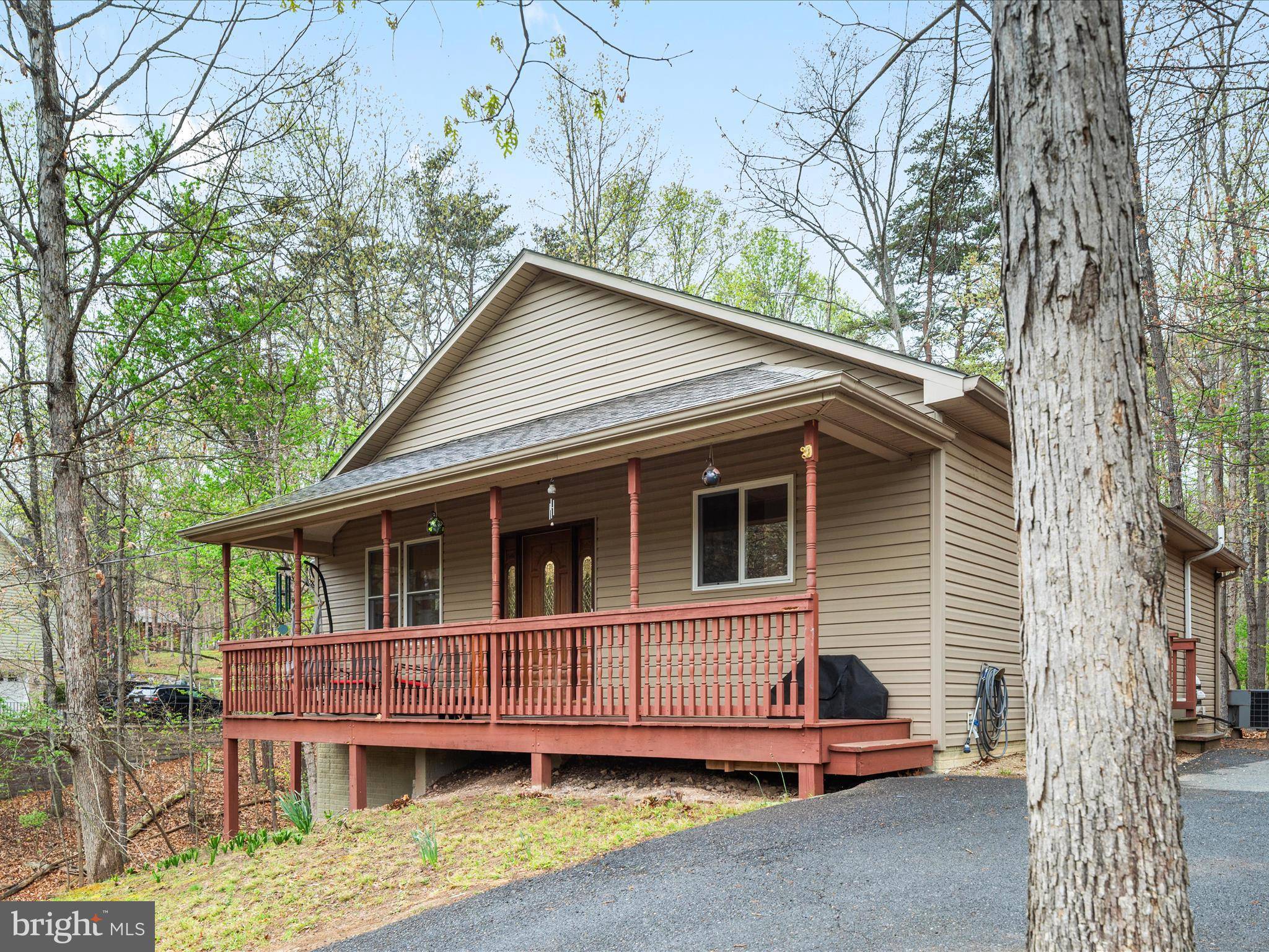 Cross Junction, VA 22625,1304 LAKEVIEW DR