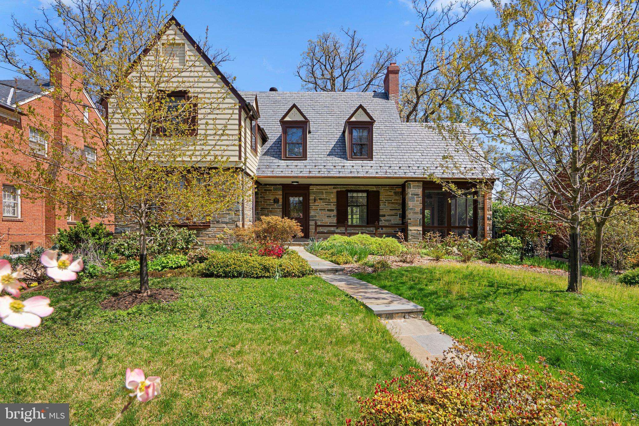 1751 CRESTWOOD DR NW, Washington, DC 20011