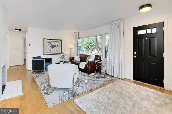 Falls Church, VA 22046,997 N TUCKAHOE ST