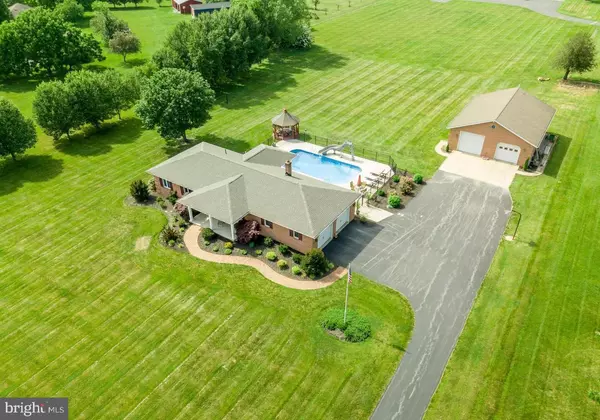 Falling Waters, WV 25419,54 DOVE LN