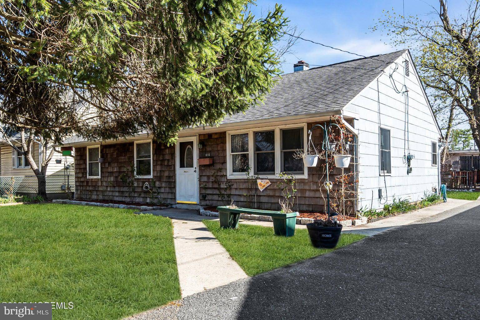 Lakehurst, NJ 08733,616 MAPLE ST
