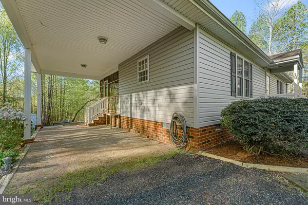 Tappahannock, VA 22560,2005 DESHA RD