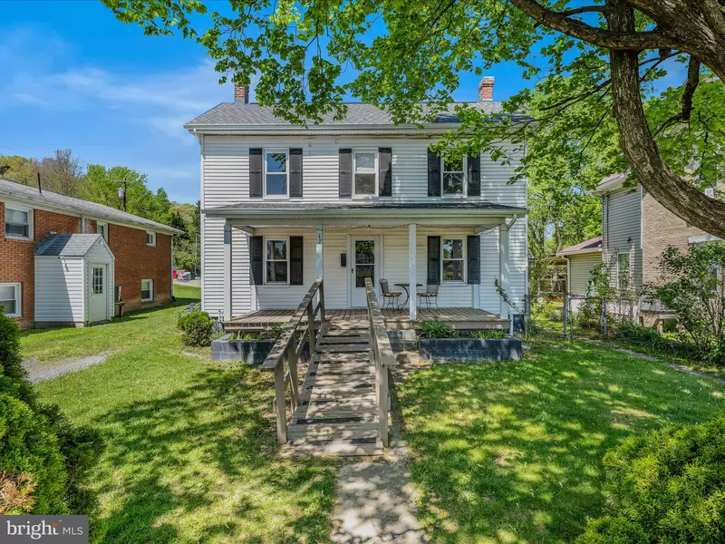 17 GOALPOST LN, Berkeley Springs, WV 25411