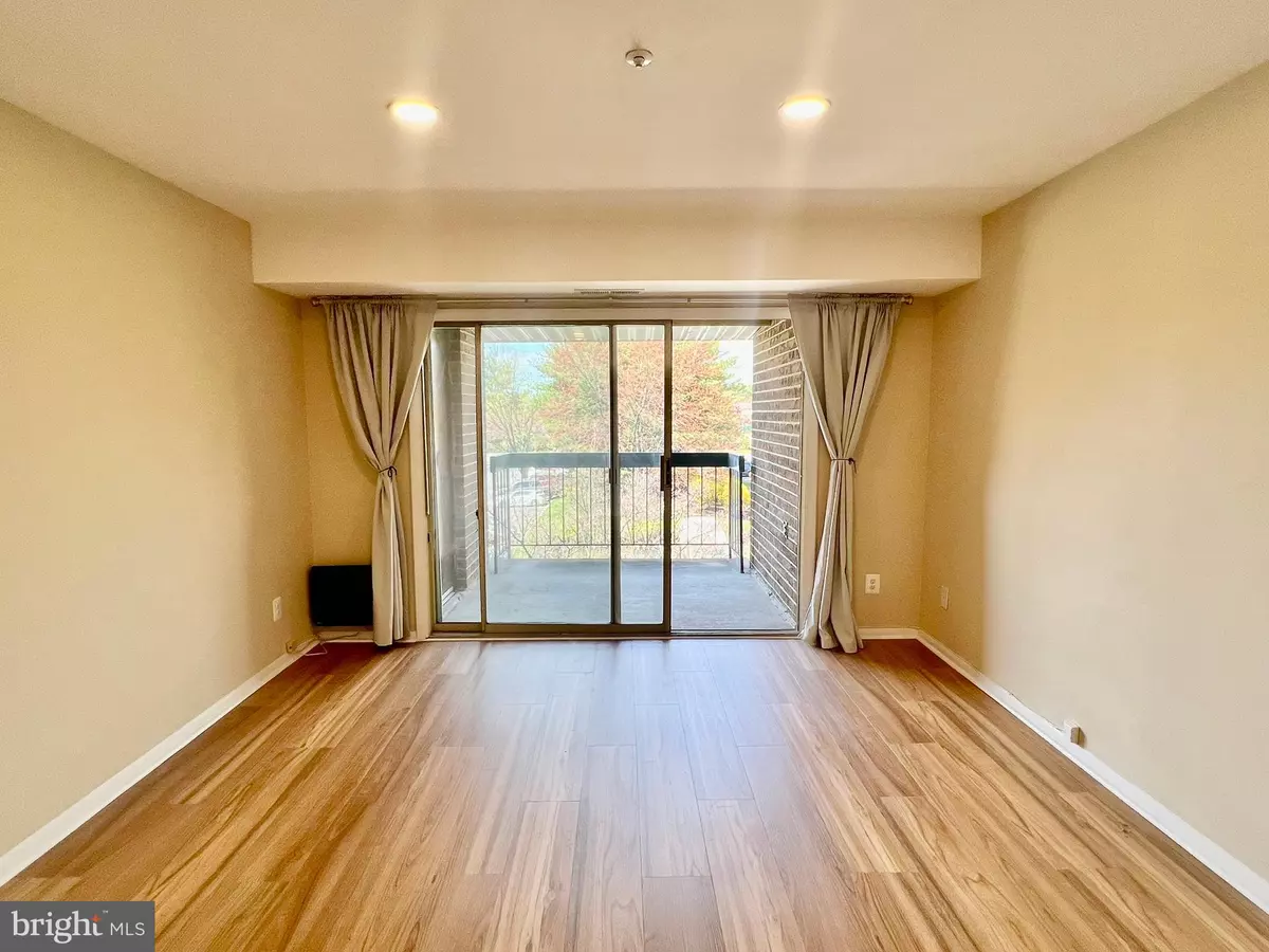 Gaithersburg, MD 20879,7901 BADENLOCH WAY #304