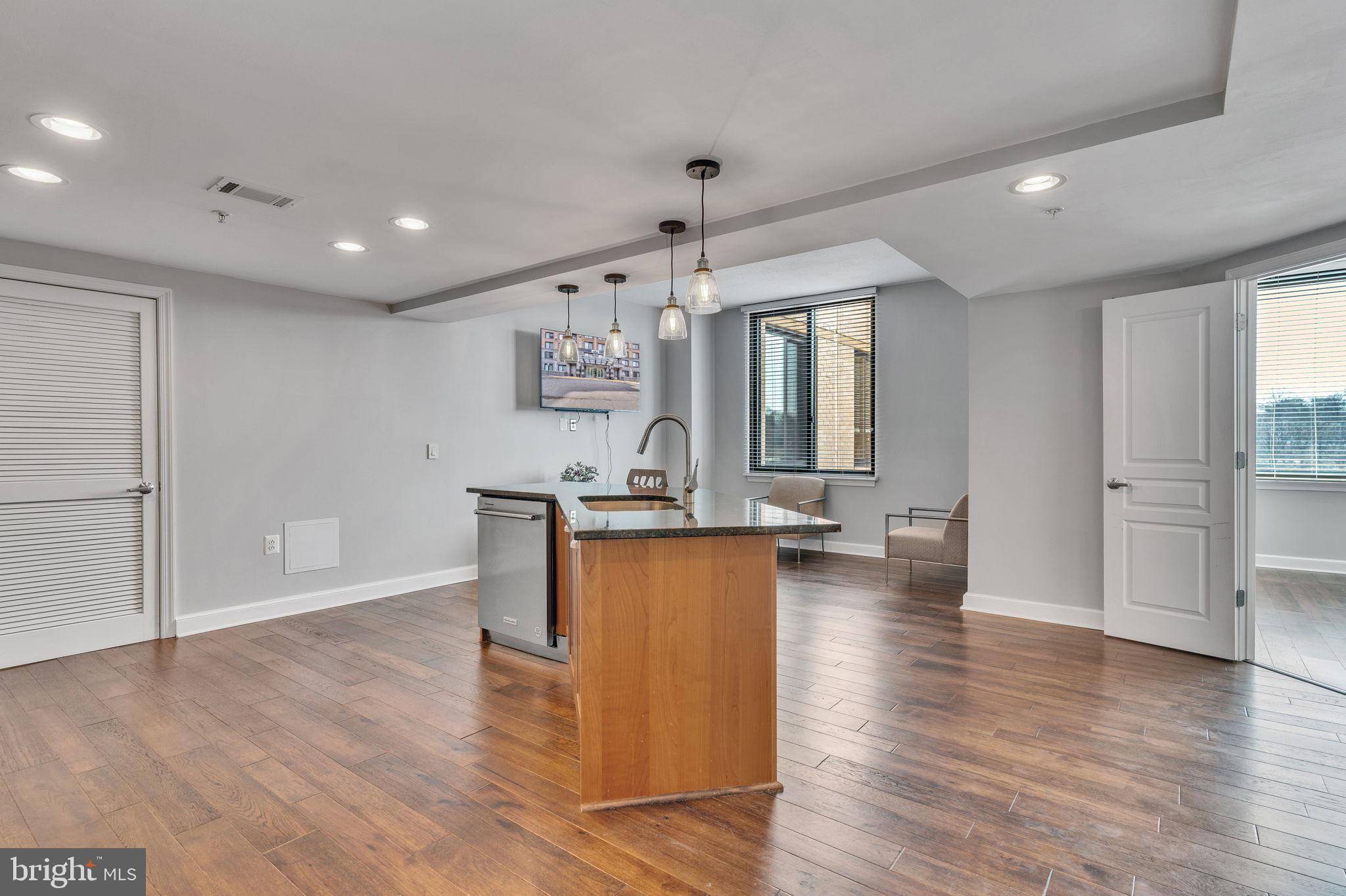Alexandria, VA 22303,2451 MIDTOWN AVE #1327