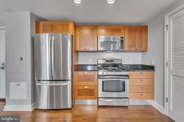 Alexandria, VA 22303,2451 MIDTOWN AVE #1327