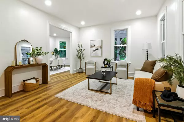 Riverton, NJ 08077,713 MAIN ST