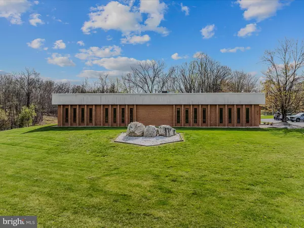 204 SAND MINE RD, Berkeley Springs, WV 25411