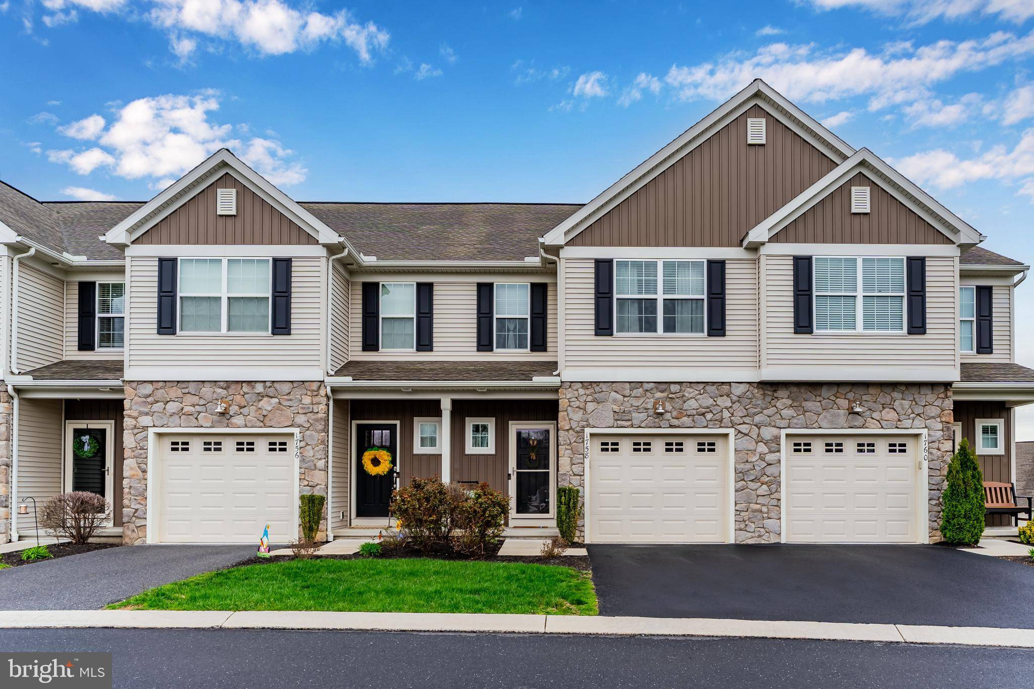 1758 FAIRBANK LN, Mechanicsburg, PA 17055