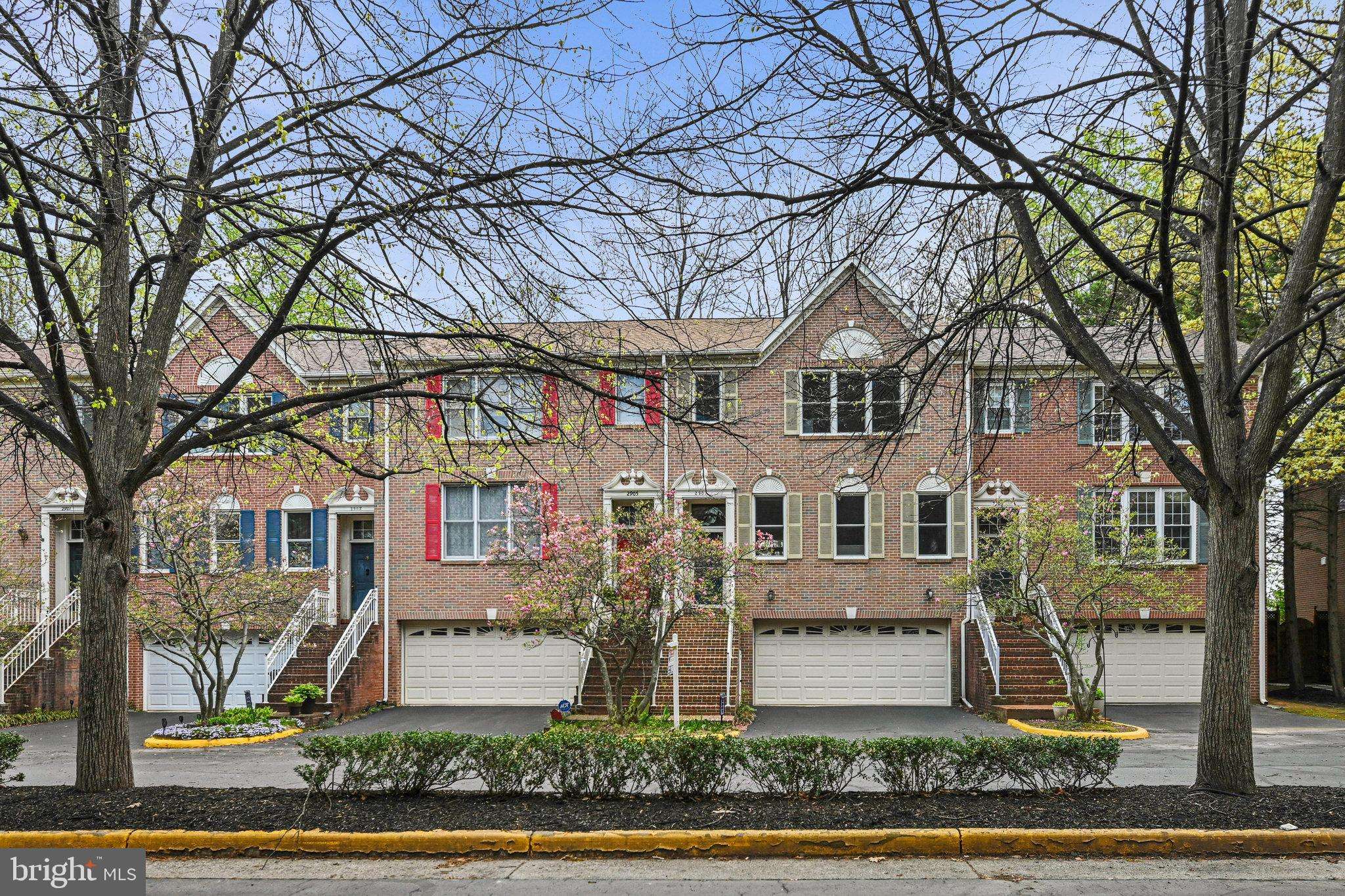 Vienna, VA 22181,2907 OAKTON CREST PL