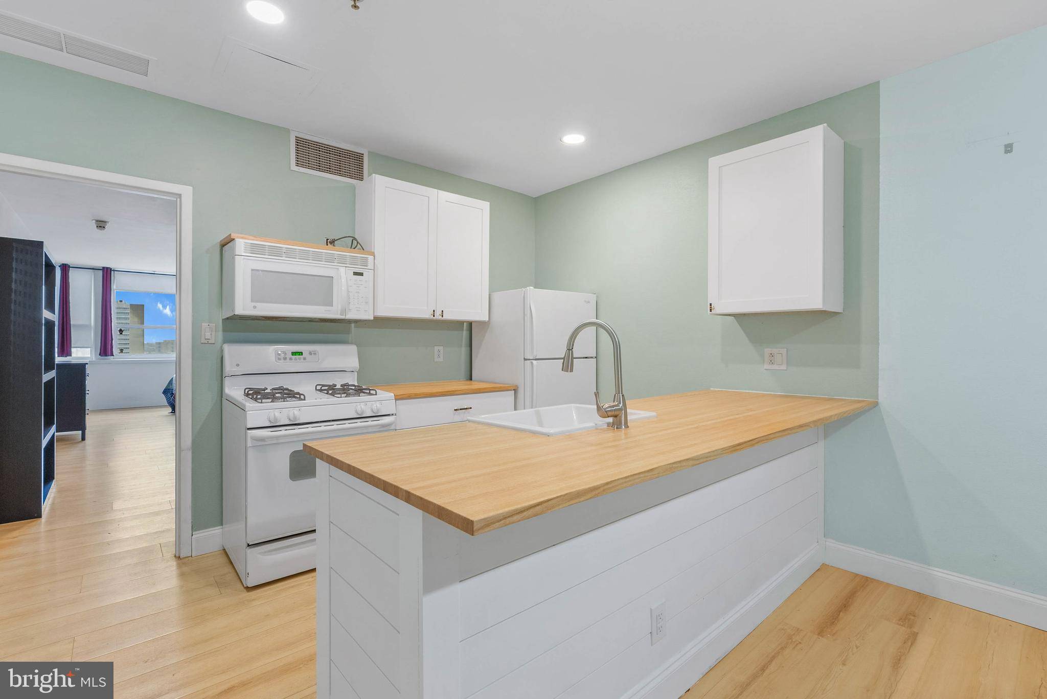 Philadelphia, PA 19107,1100 VINE ST #1403