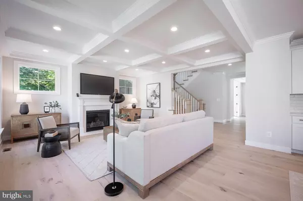 Arlington, VA 22207,2641 N OHIO ST N