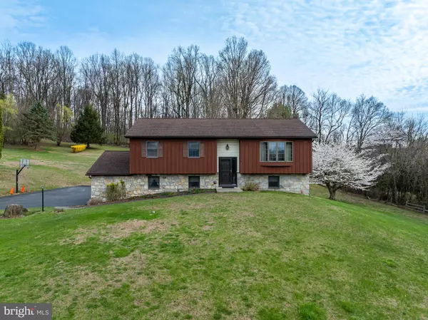 140 FREDERICKSVILLE RD, Mertztown, PA 19539