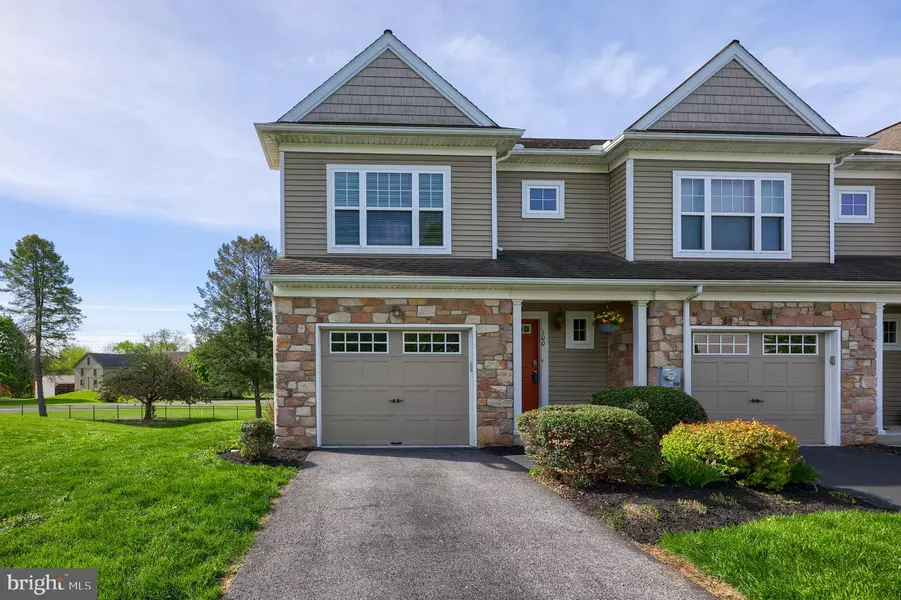 100 RED MAPLE LN, Mountville, PA 17554