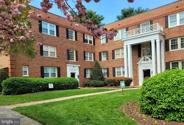 2109 SE SUITLAND TERR SE #302, Washington, DC 20020