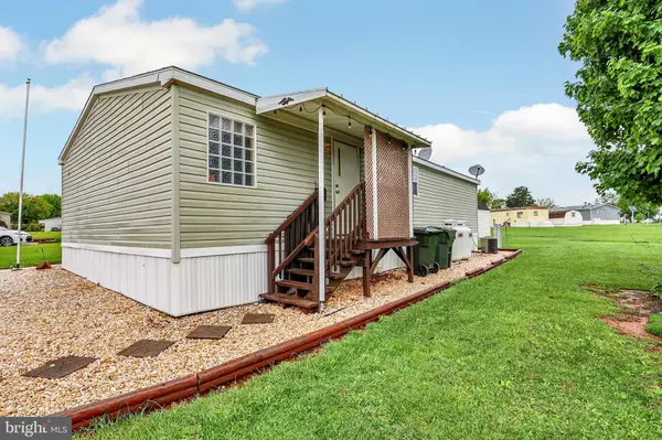 New Oxford, PA 17350,120 AMY LN