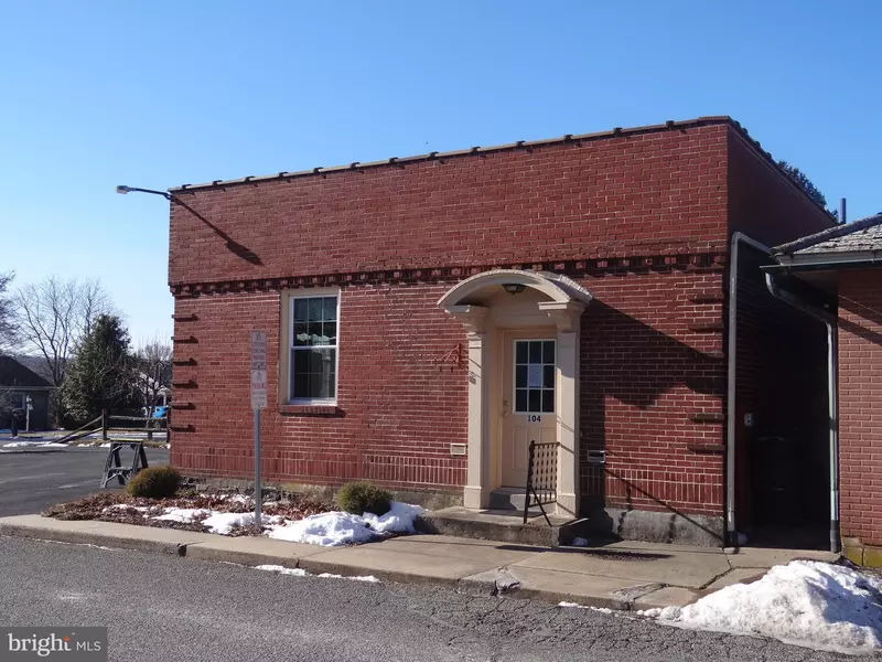 104 S WASHINGTON ST, Morgantown, PA 19543