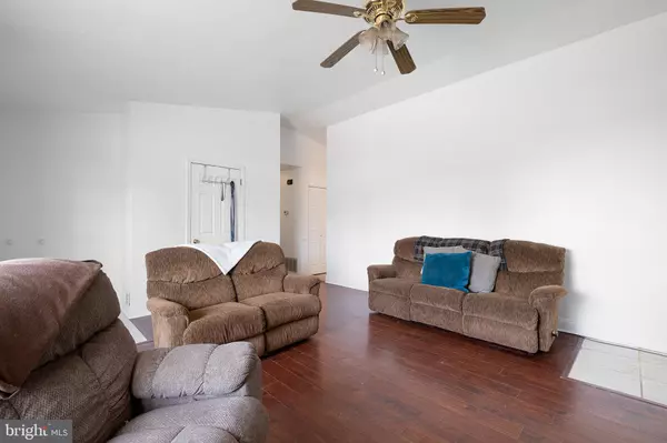 Newark, DE 19702,9 HONEYSUCKLE DR