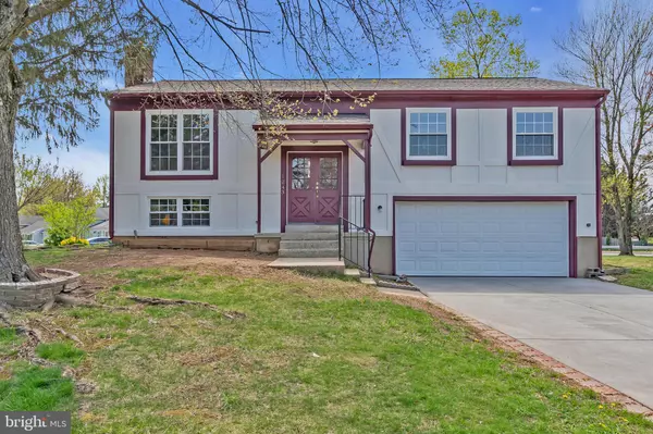 1243 SUMMERFIELD DR, Herndon, VA 20170