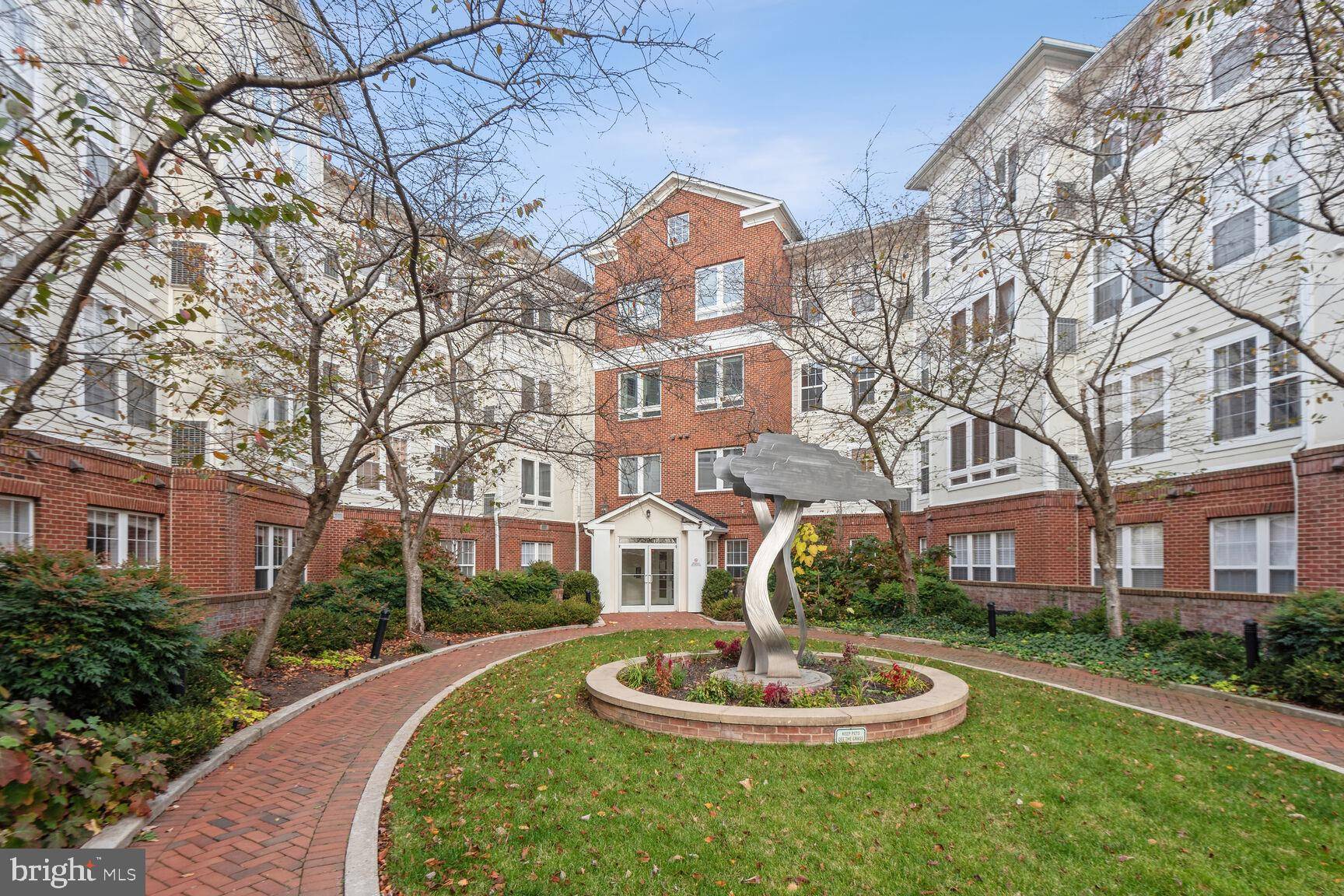 801 S GREENBRIER ST #214, Arlington, VA 22204