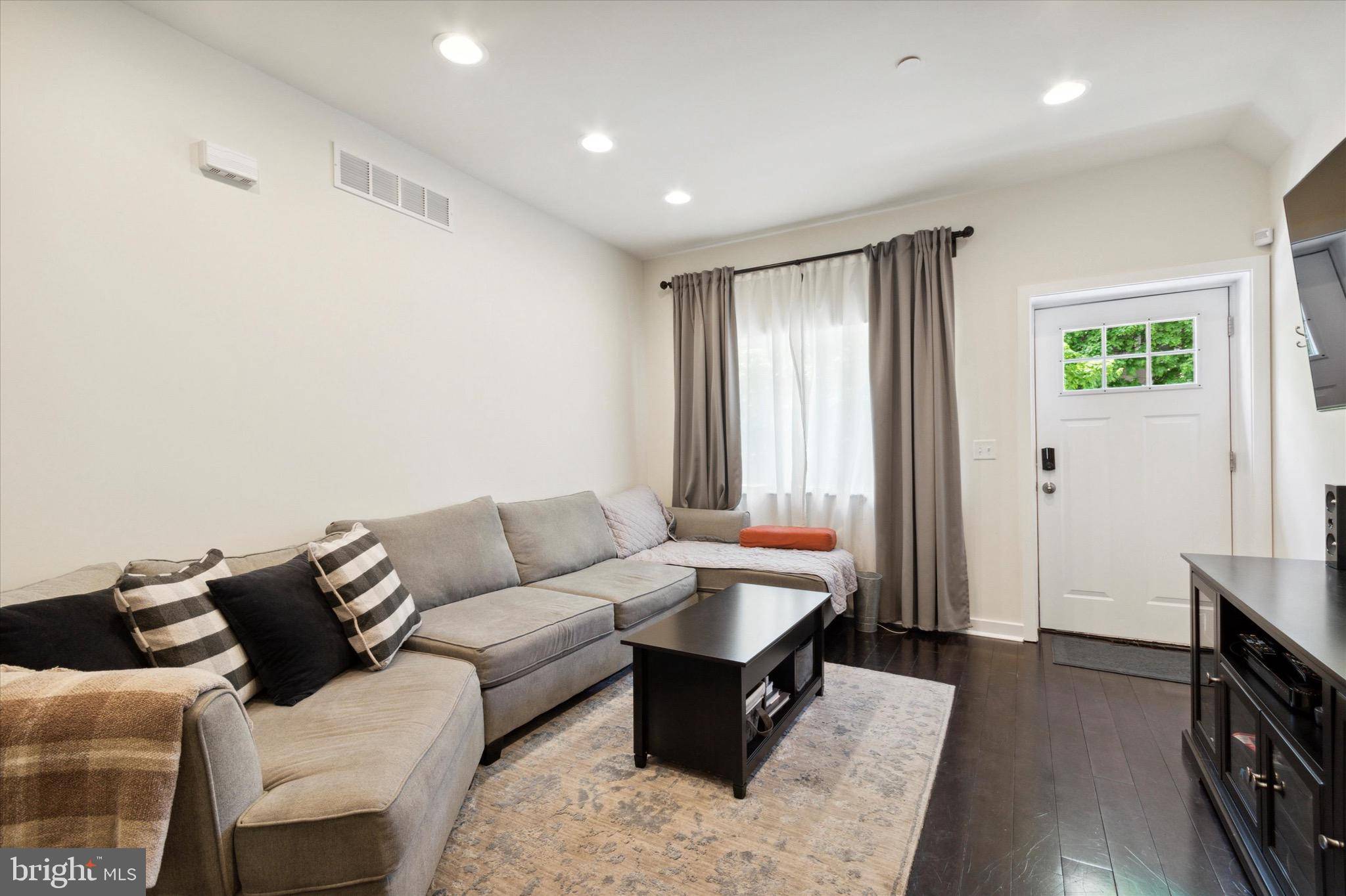 Philadelphia, PA 19125,2303 E DAUPHIN ST