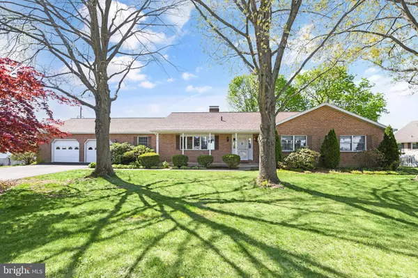 802 HILLSIDE DR, Hamburg, PA 19526