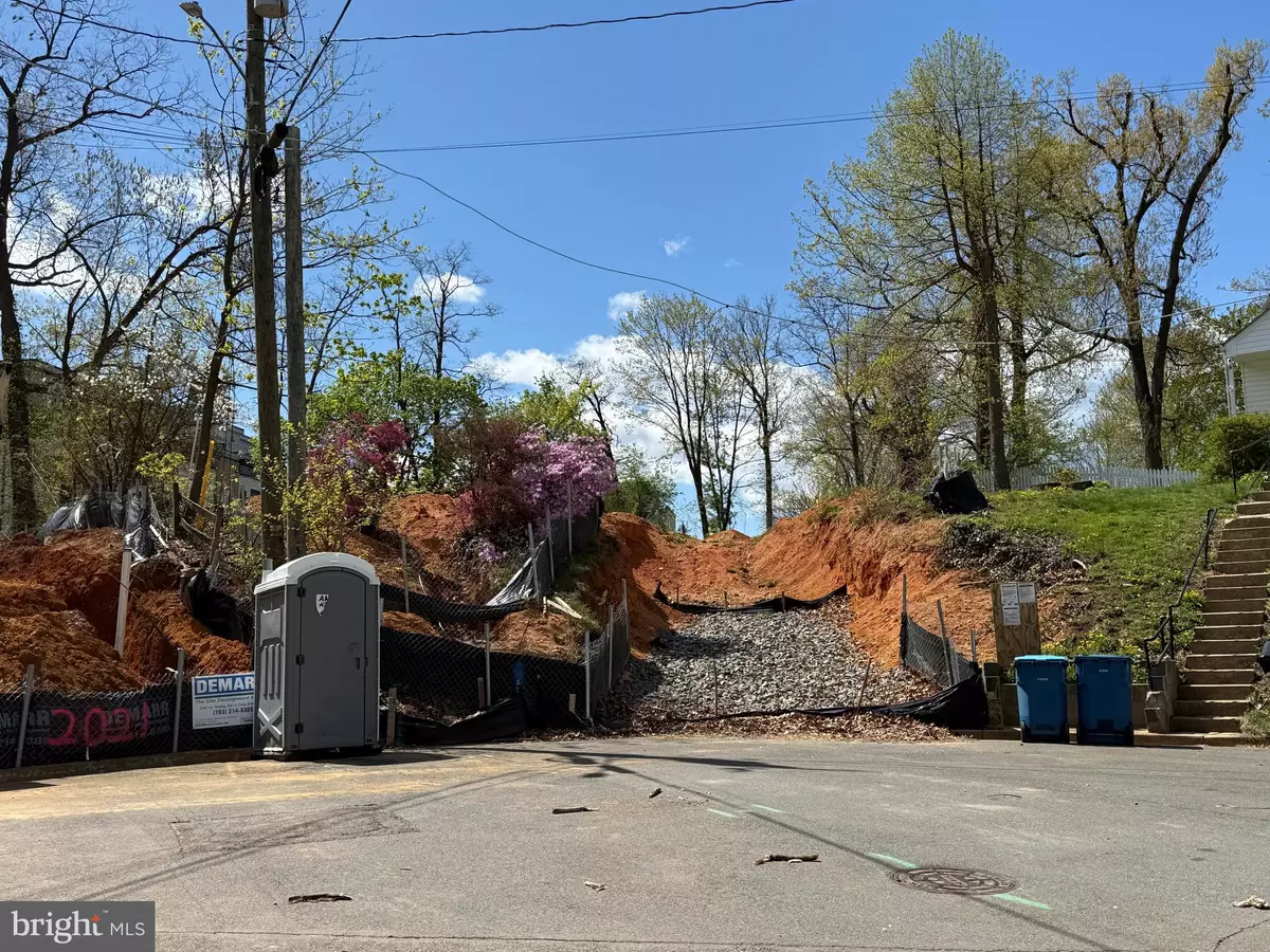 Falls Church, VA 22043,2020 NORDLIE PL