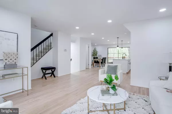 Springfield, VA 22152,6072 HOLLOW HILL LN