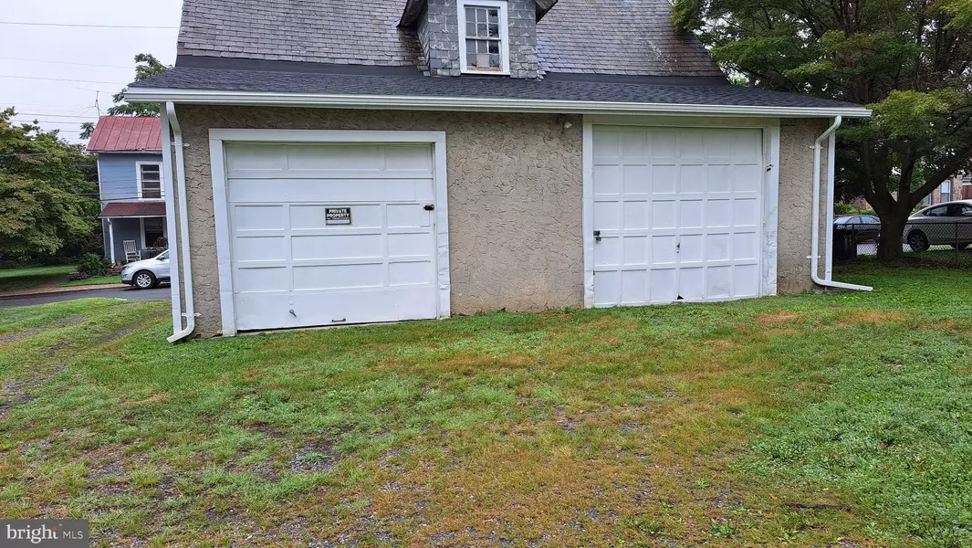 142 MOUNT CARMEL AVE, Glenside, PA 19038