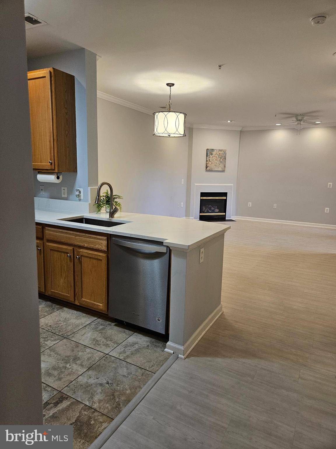 Chantilly, VA 20151,3810 LIGHTFOOT ST #302