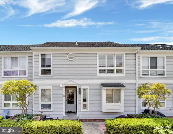 99 HAWTHORNE CT NE #99, Washington, DC 20017