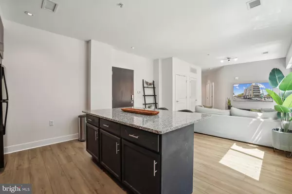 Washington, DC 20009,2550 17TH NW #205