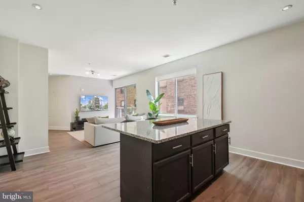 Washington, DC 20009,2550 17TH NW #205