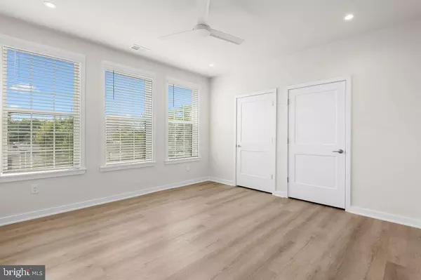 26 S YORK RD #210, Hatboro, PA 19040