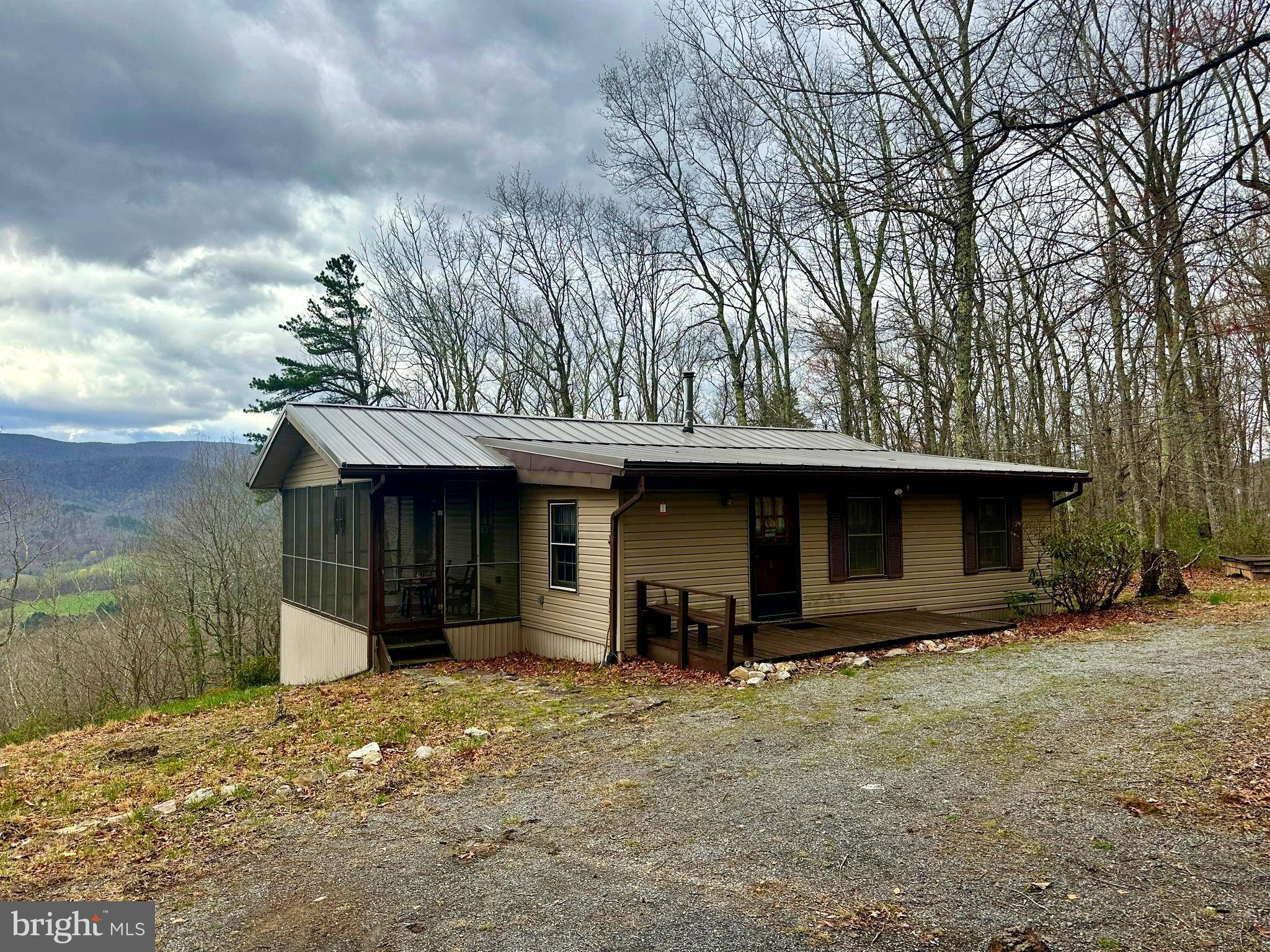 1402 HIGH VALLEY DR,  Franklin,  WV 26807