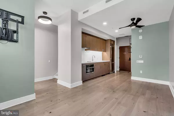 Washington, DC 20003,1211 VAN ST SE #TH-1F