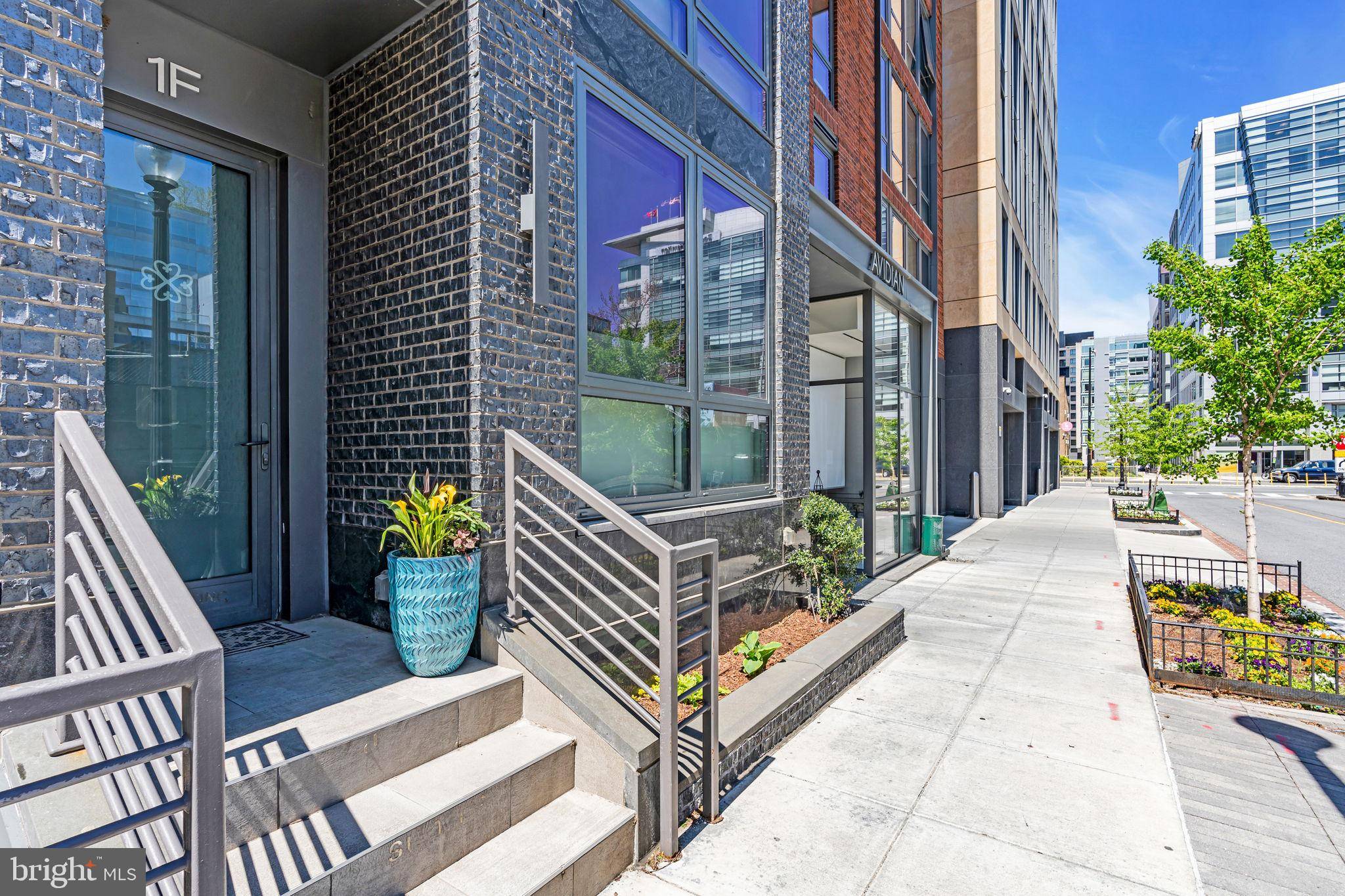 Washington, DC 20003,1211 VAN ST SE #TH-1F