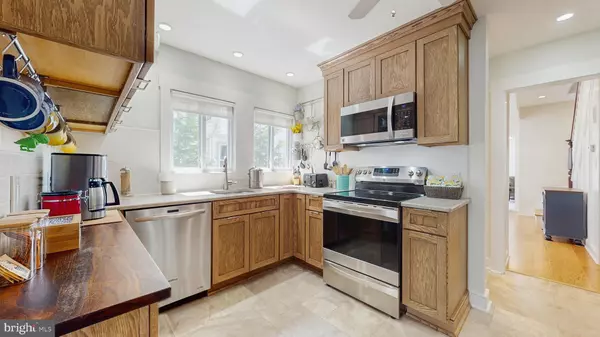 Hightstown, NJ 08520,154--156 BROAD