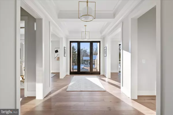 Mclean, VA 22101,6221 NELWAY DR