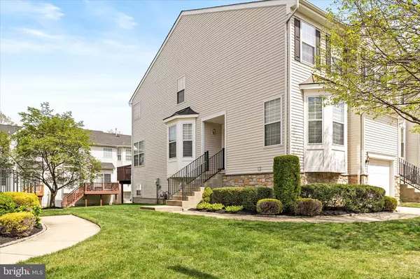 Riverside, NJ 08075,212 HAWTHORNE WAY