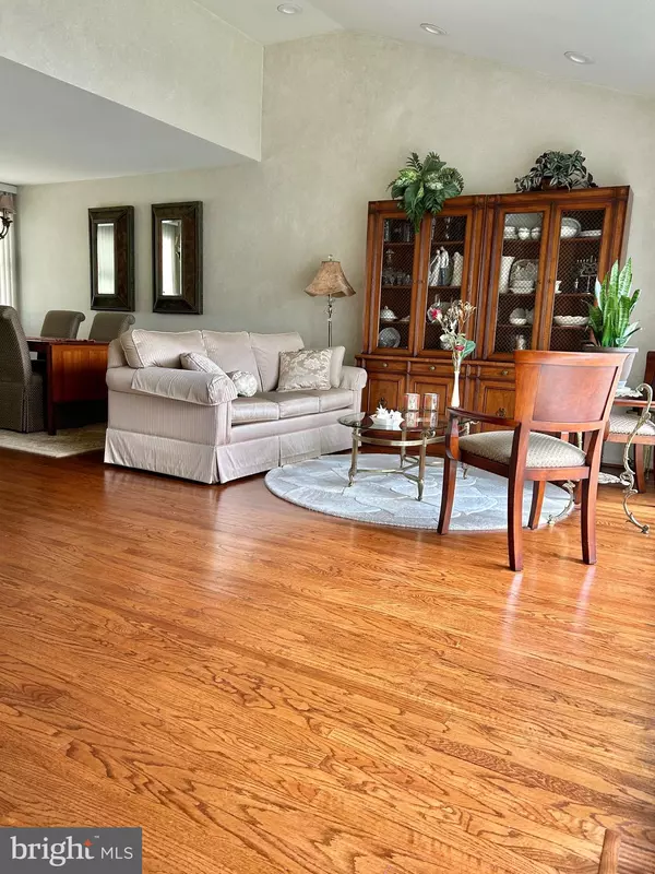 Philadelphia, PA 19115,1017 ALPENA RD