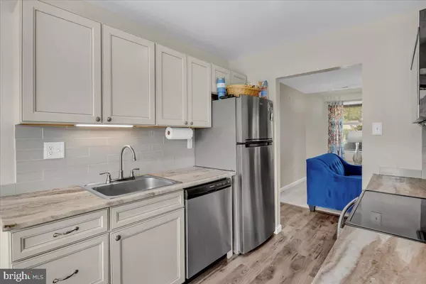 Mount Laurel, NJ 08054,8 E AZALEA LA