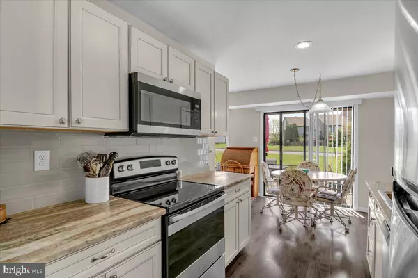 Mount Laurel, NJ 08054,8 E AZALEA LA