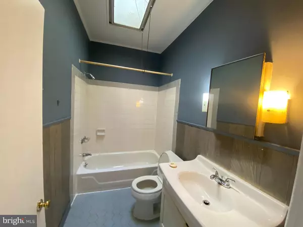 Philadelphia, PA 19151,6625 LANSDOWNE AVE #2