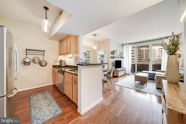 Arlington, VA 22203,880 N POLLARD ST #1021