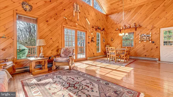 Tafton, PA 18464,117 BOUNDARY RD