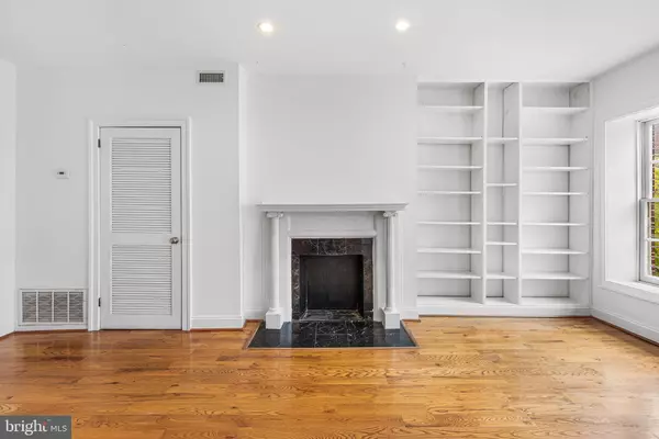 Philadelphia, PA 19107,902 PINE ST #3F