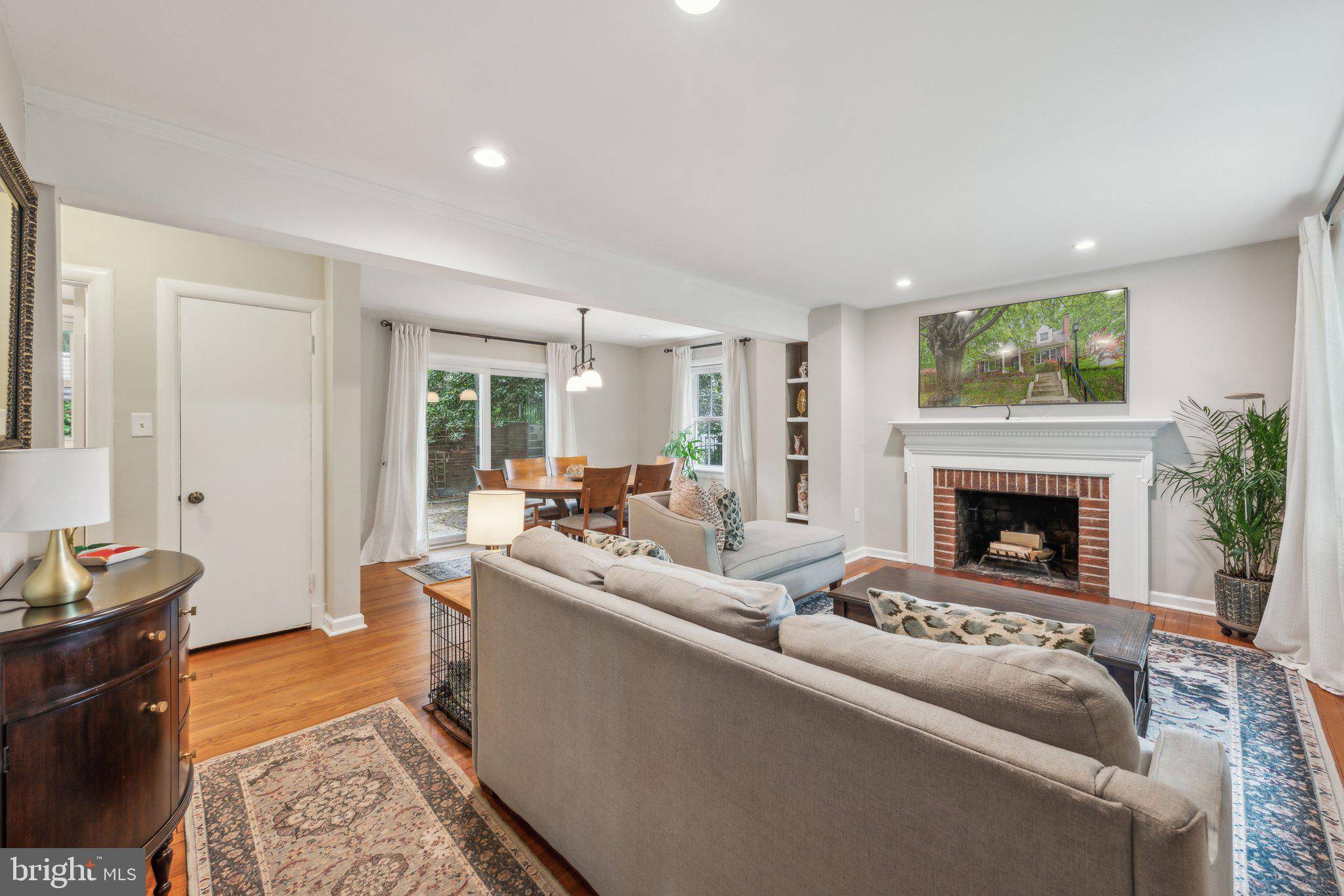 Arlington, VA 22207,4260 25TH ST N