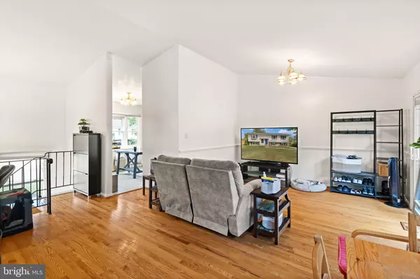 Herndon, VA 20170,1328 APRIL WAY